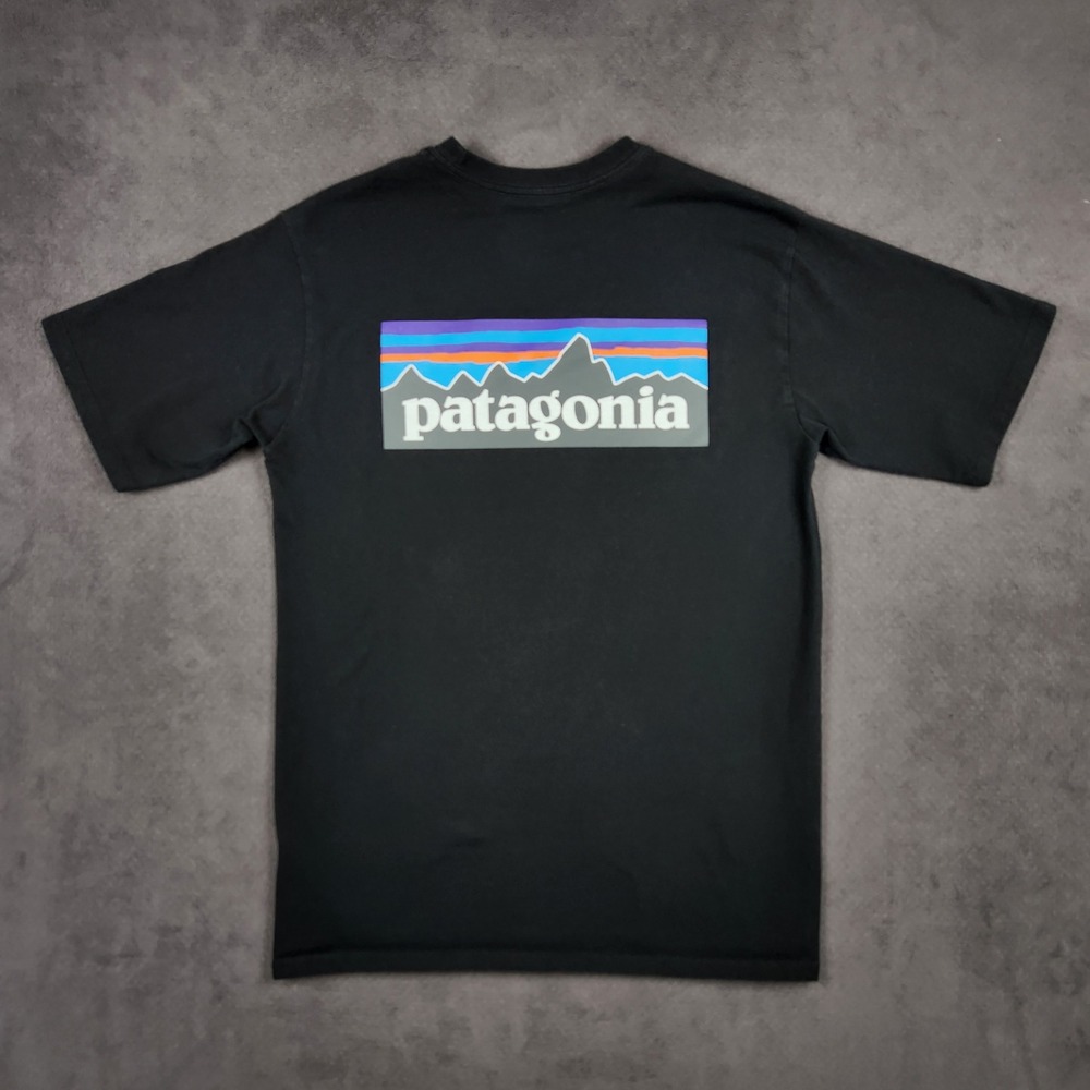 Patagonia P-6 Logo Responsibili-Tee Mens Small Black Graphic T Shirt 38504